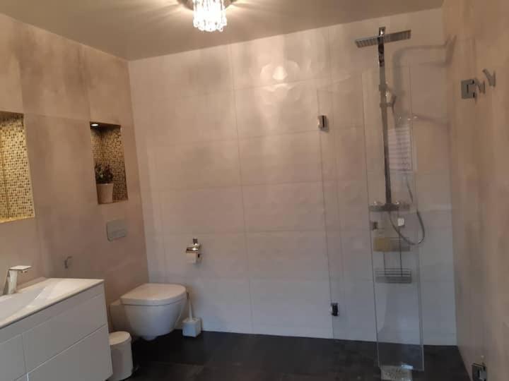 Lyxigt Rum Med Eget/Badrum Med Spa Kaensla Jönköping Εξωτερικό φωτογραφία